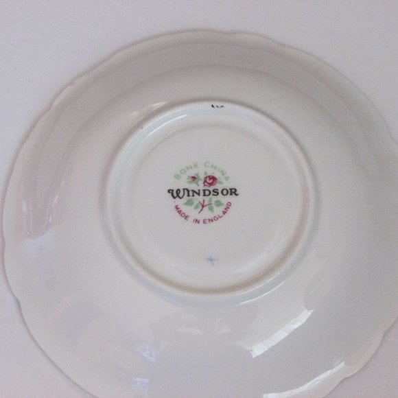 Windsor Bone China Saucer Pale Blue Grape & Leaf Pattern Vintage England - Picture 2 of 4